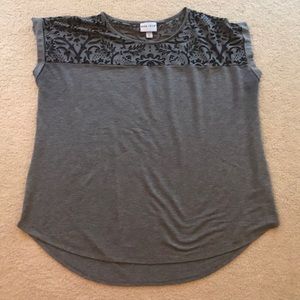Ava & Viv gray top